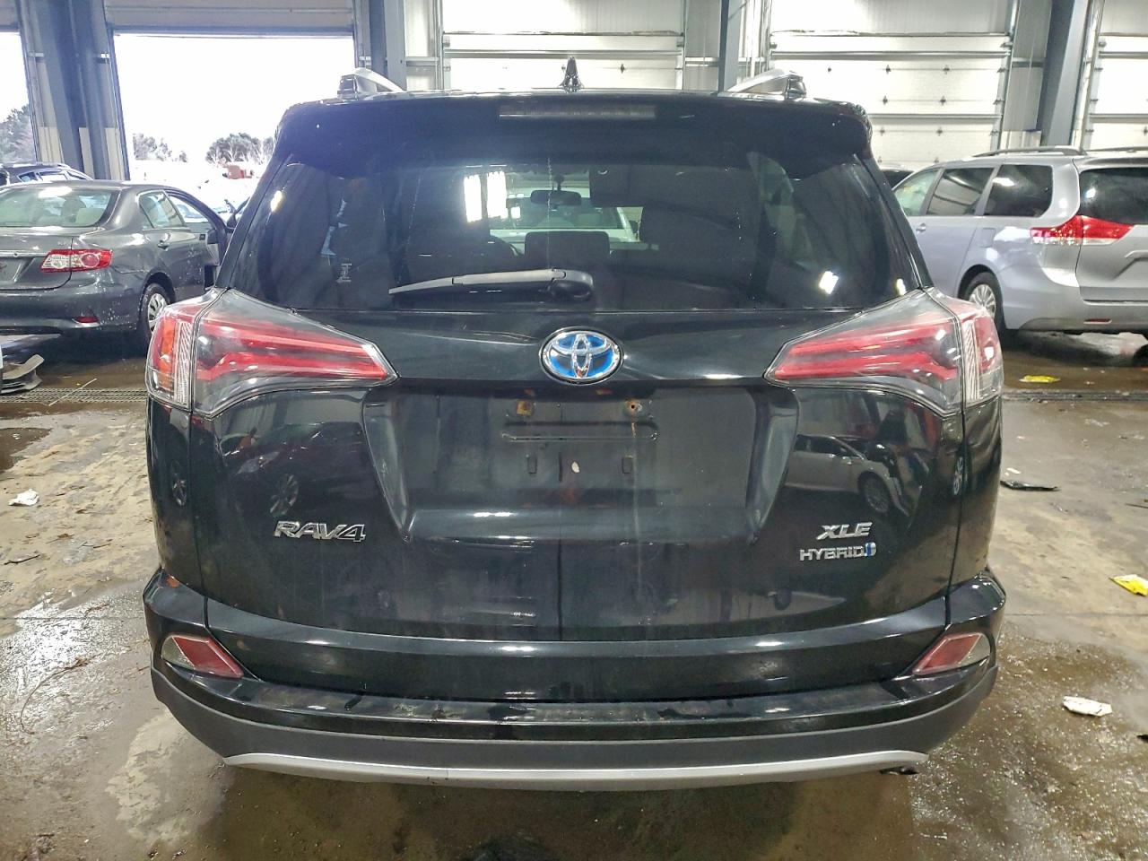 2016 TOYOTA RAV4 HV XLE photo 6