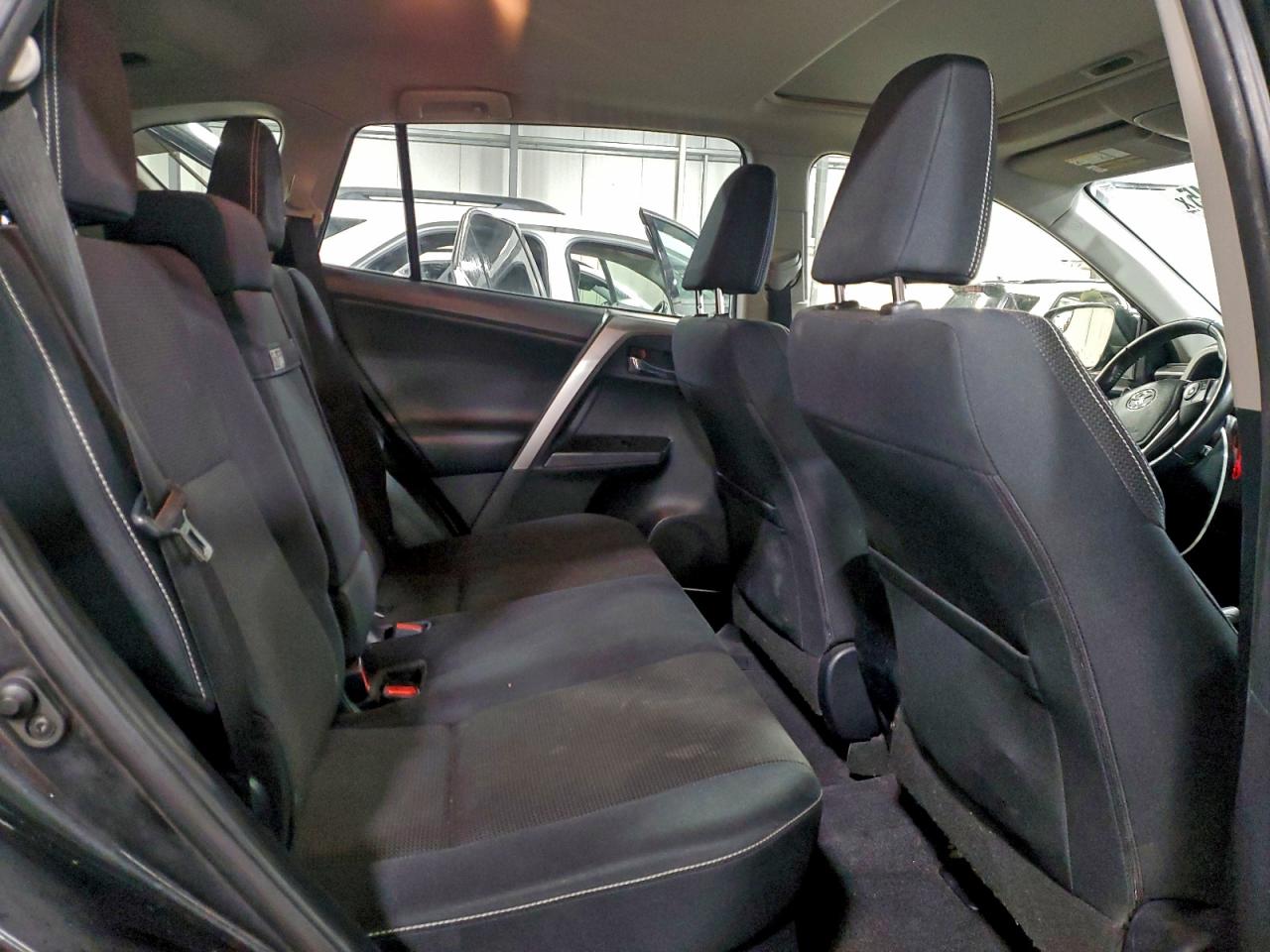 2016 TOYOTA RAV4 HV XLE photo 11