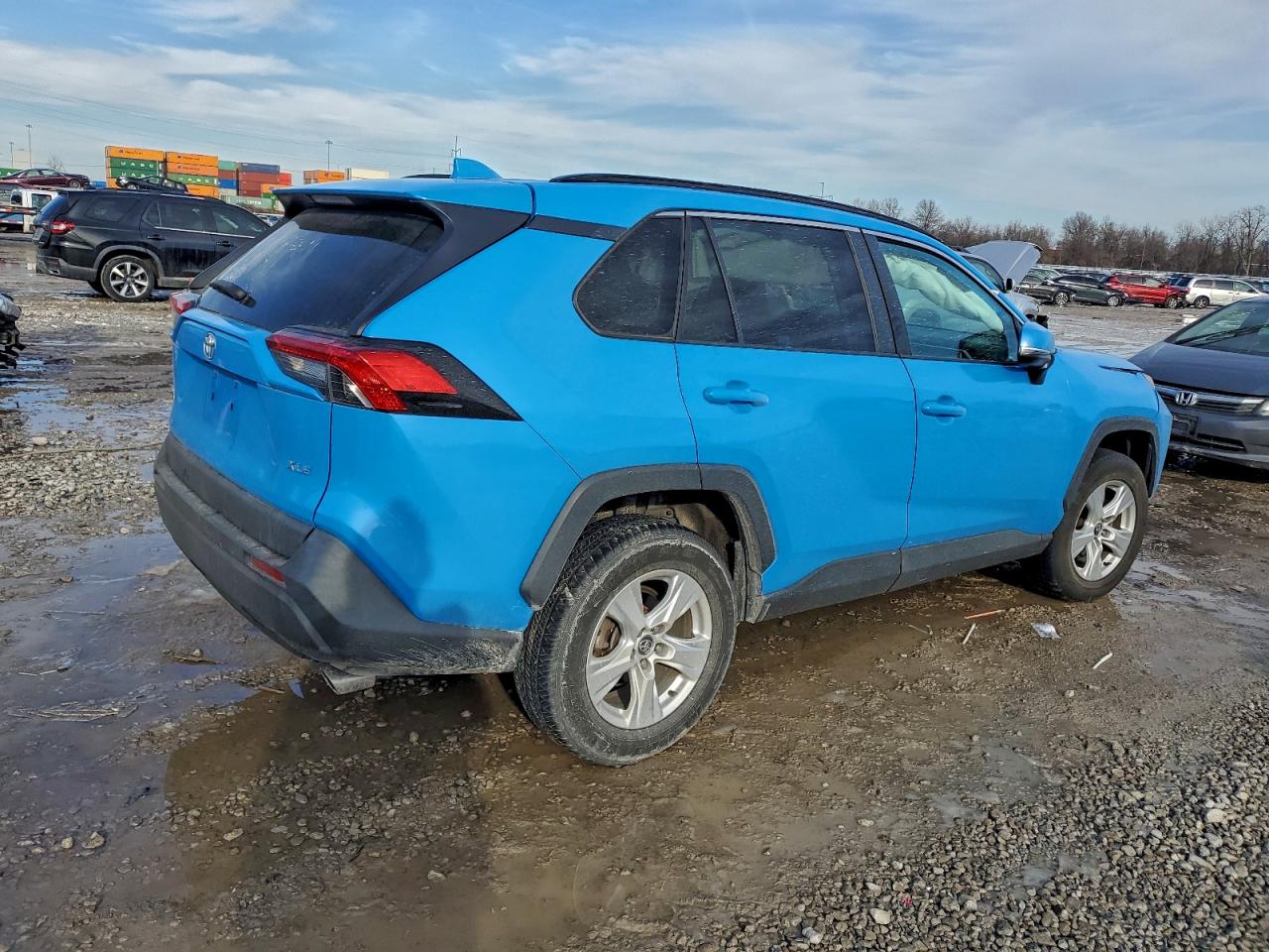 2021 TOYOTA RAV4 XLE photo 3