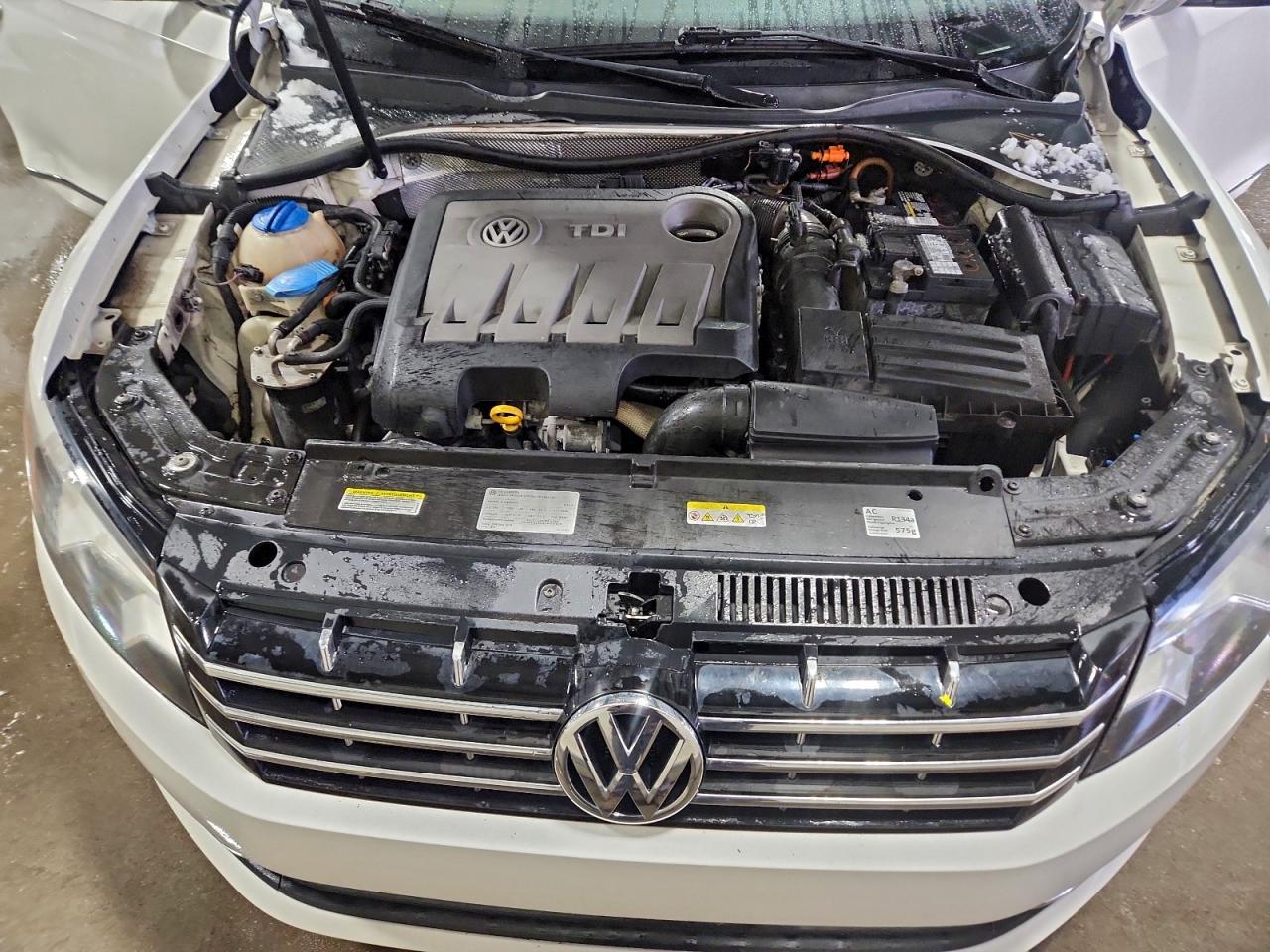 2014 VOLKSWAGEN PASSAT SEL photo 11