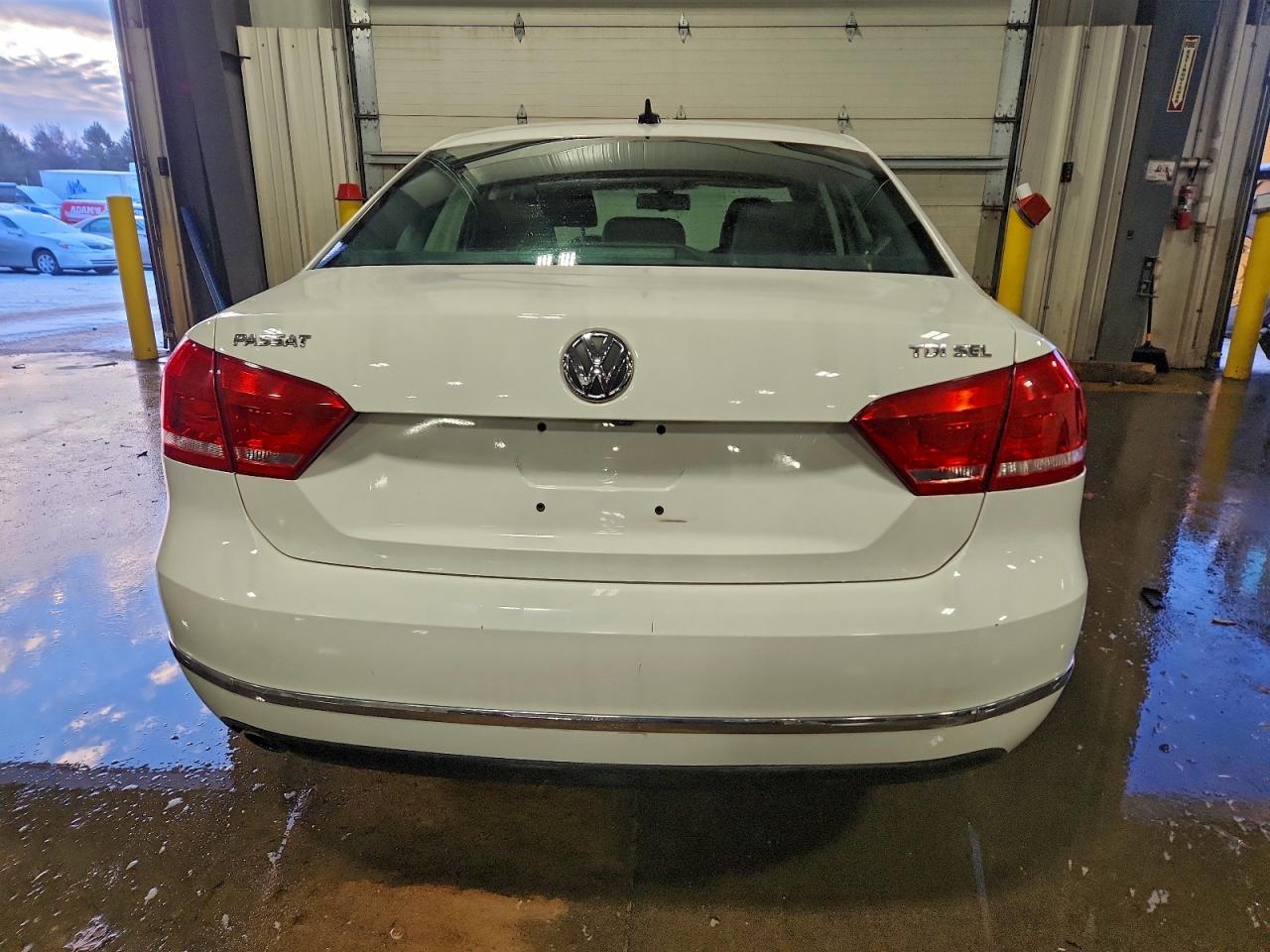 2014 VOLKSWAGEN PASSAT SEL photo 6