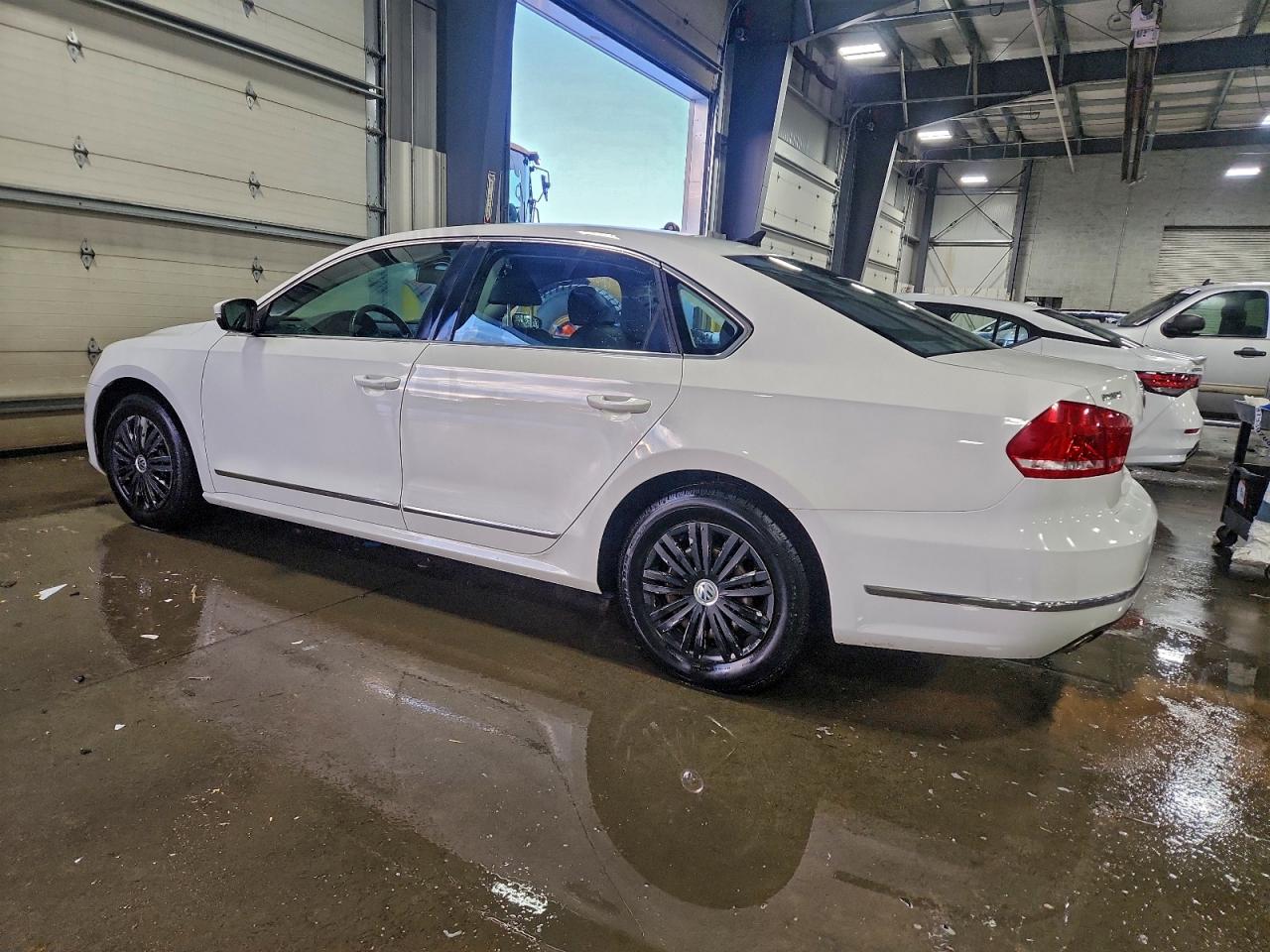 2014 VOLKSWAGEN PASSAT SEL photo 2