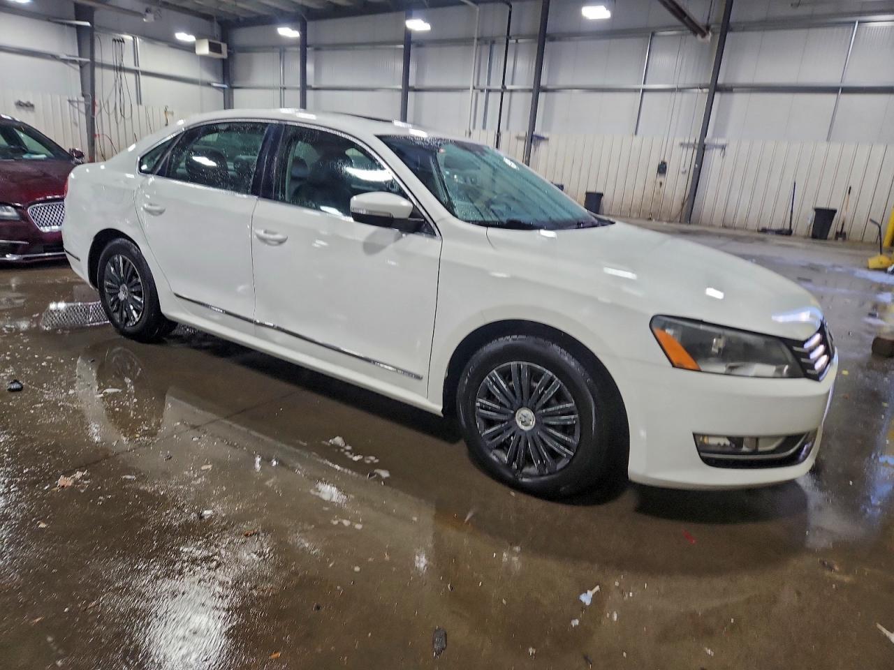 2014 VOLKSWAGEN PASSAT SEL photo 4