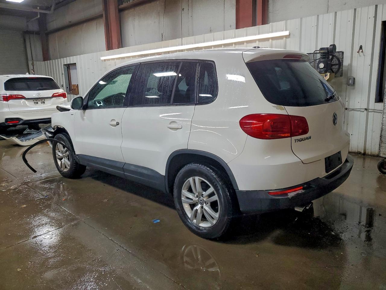 2013 VOLKSWAGEN TIGUAN S photo 2