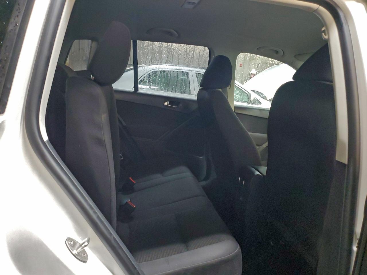 2013 VOLKSWAGEN TIGUAN S photo 10
