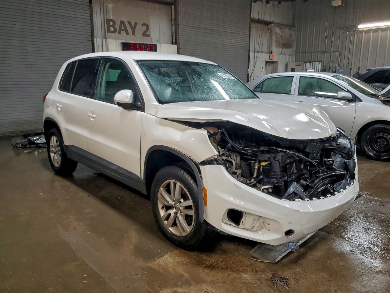 2013 VOLKSWAGEN TIGUAN S photo 4