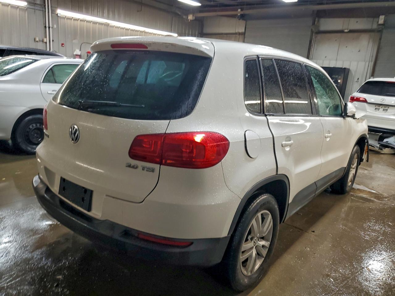 2013 VOLKSWAGEN TIGUAN S photo 3
