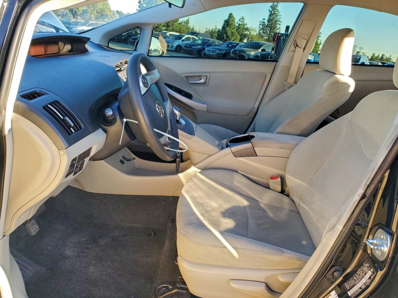 2014 TOYOTA PRIUS photo 7