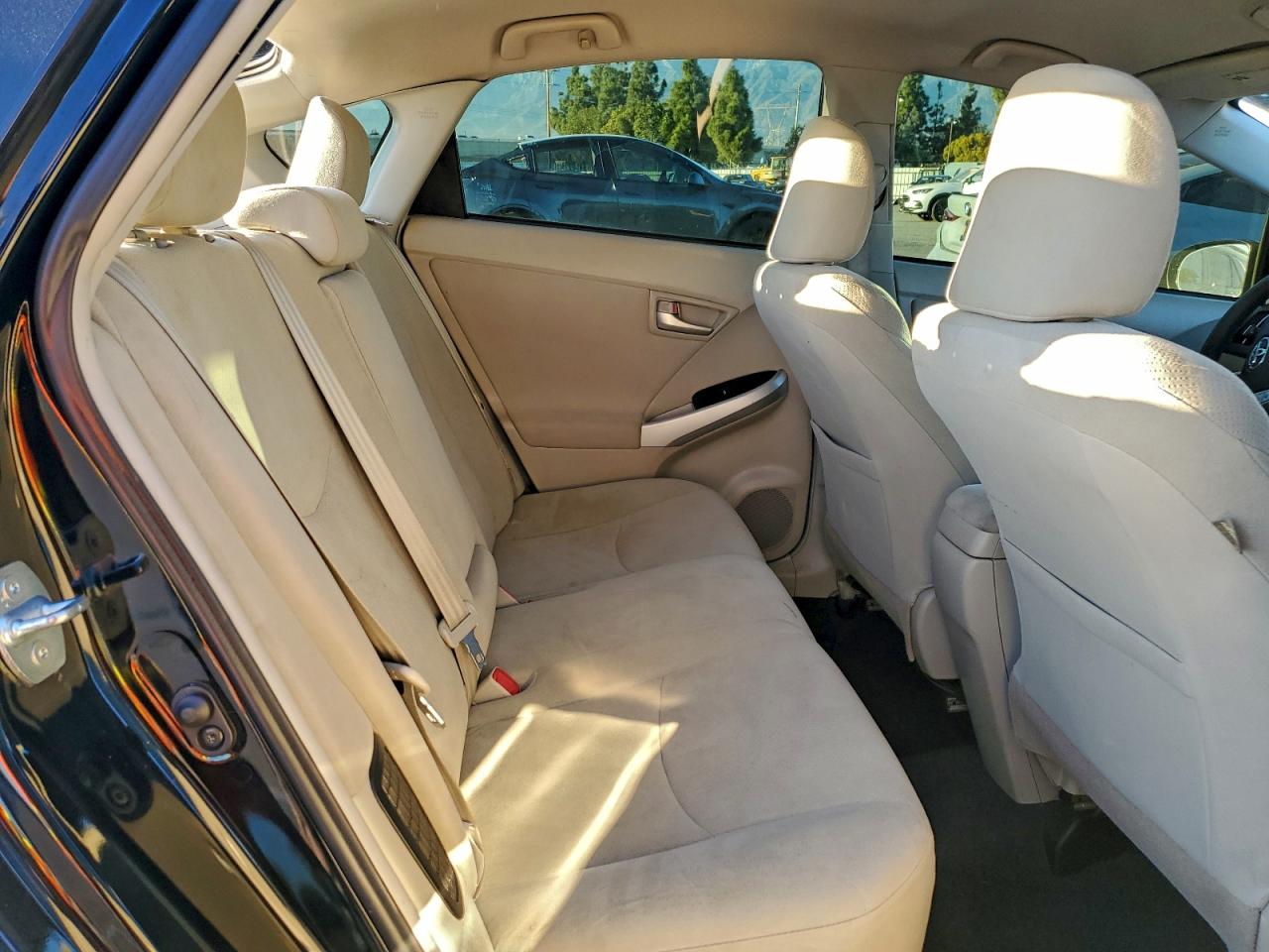 2014 TOYOTA PRIUS photo 10