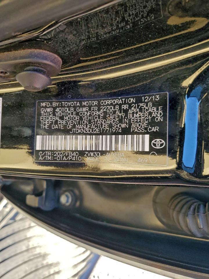 2014 TOYOTA PRIUS photo 12
