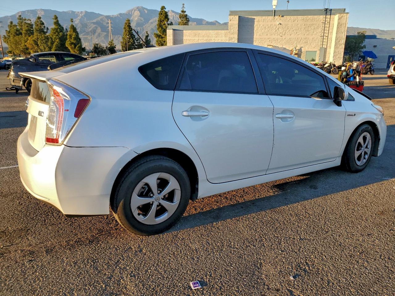 2014 TOYOTA PRIUS photo 3