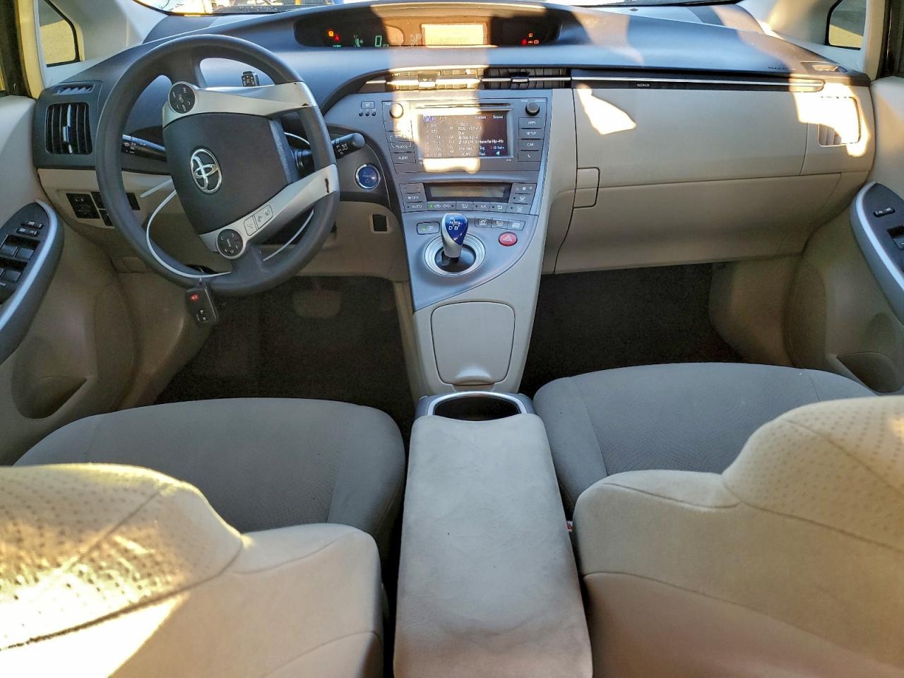 2014 TOYOTA PRIUS photo 8