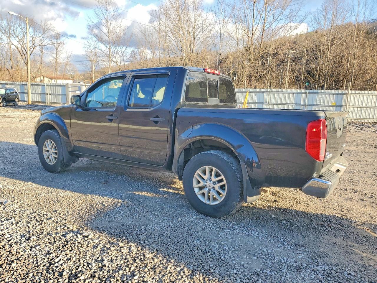 2019 NISSAN FRONTIER S photo 2