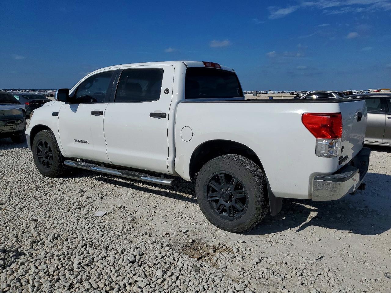 2012 TOYOTA TUNDRA CREWMAX SR5 photo 2