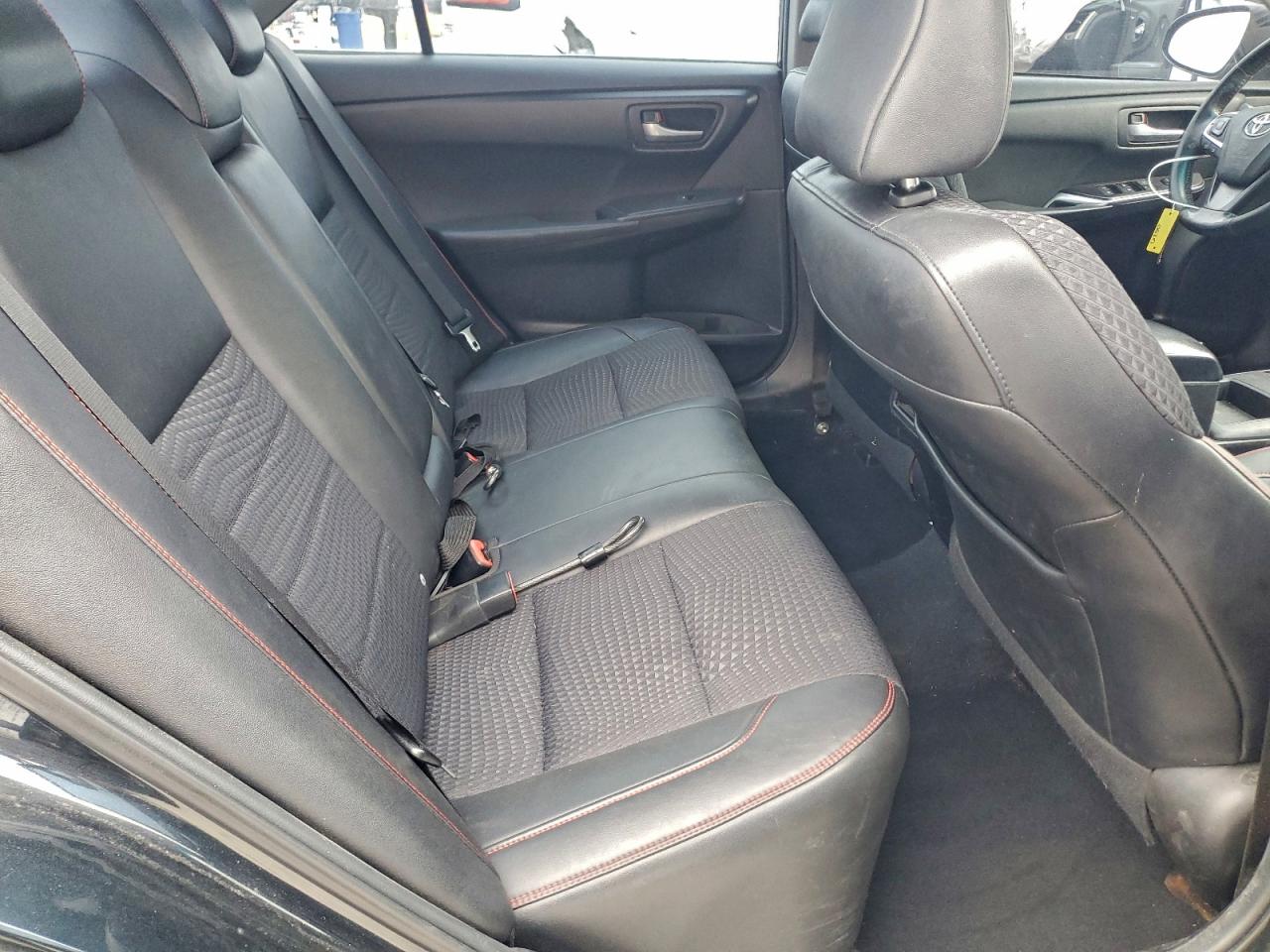 2015 TOYOTA CAMRY LE photo 10