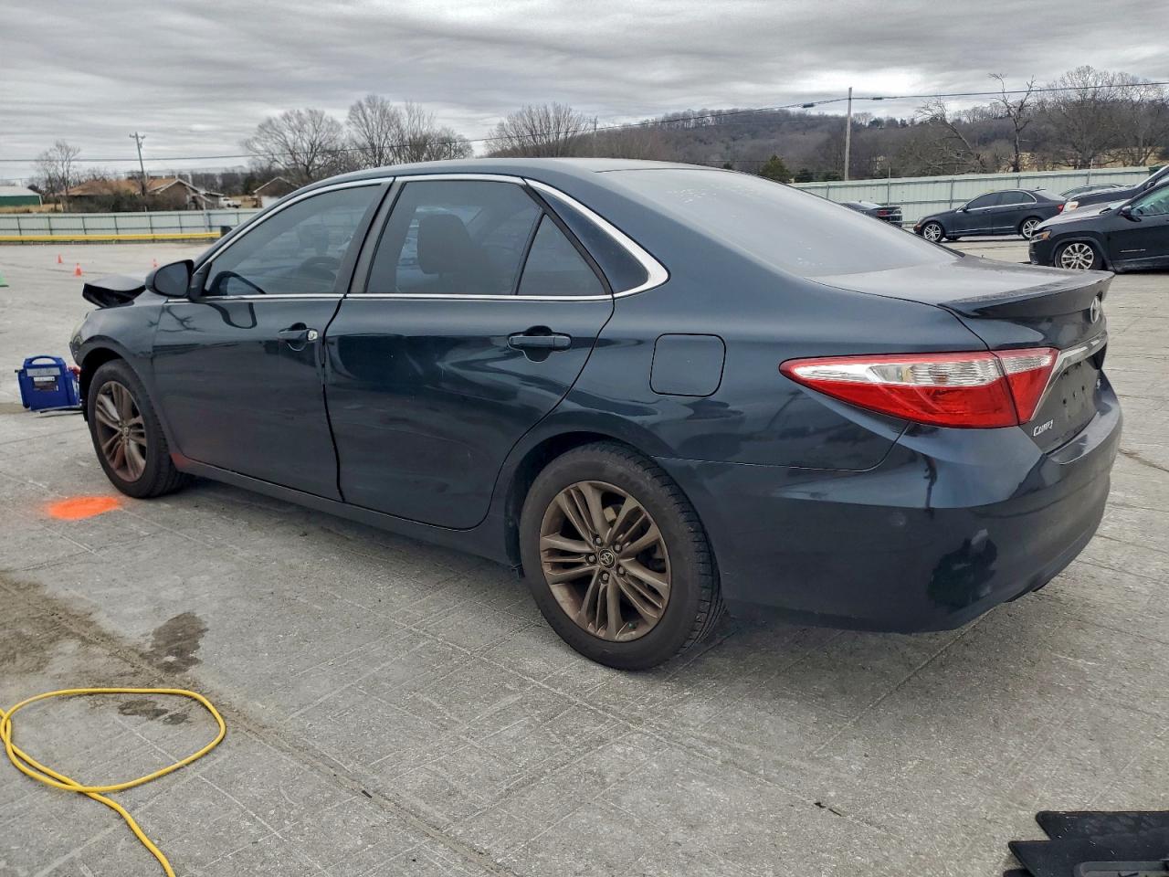 2015 TOYOTA CAMRY LE photo 2