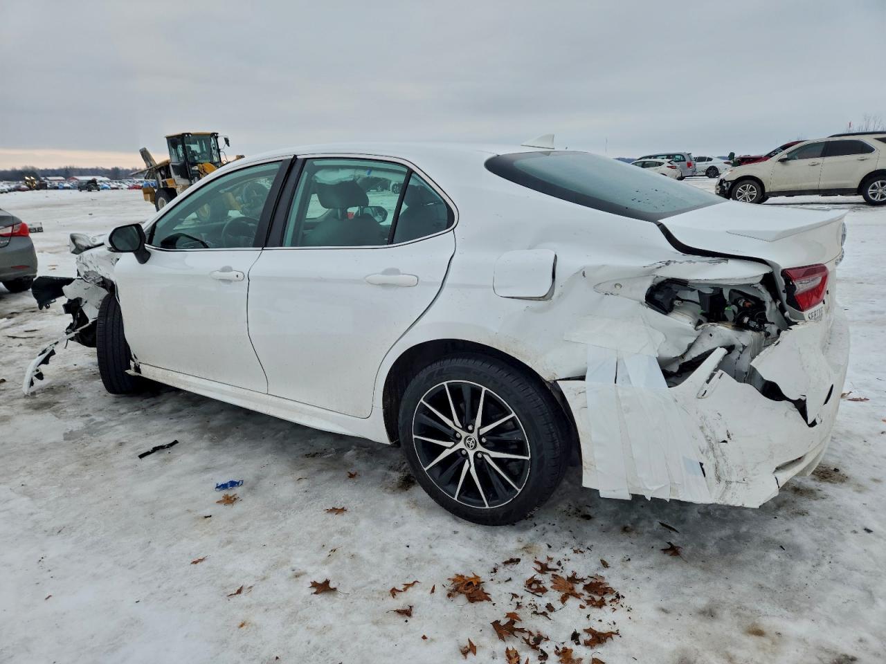 2022 TOYOTA CAMRY SE photo 2
