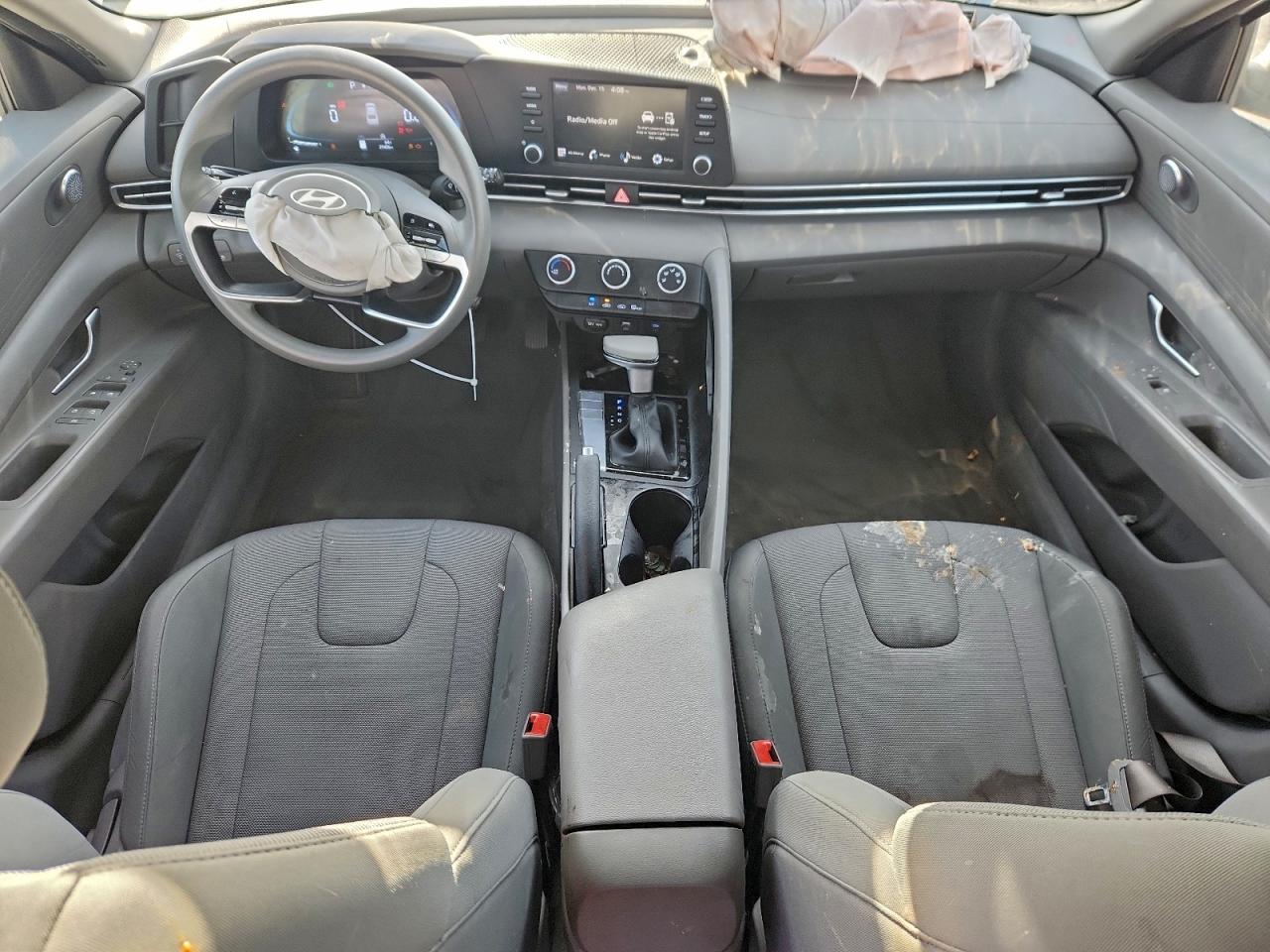 2024 HYUNDAI ELANTRA SE photo 8