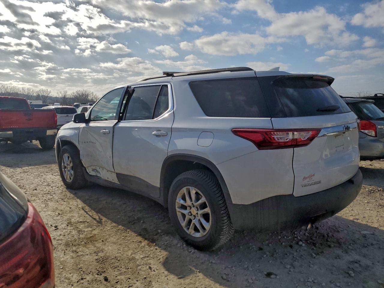 2019 CHEVROLET TRAVERSE LT photo 3