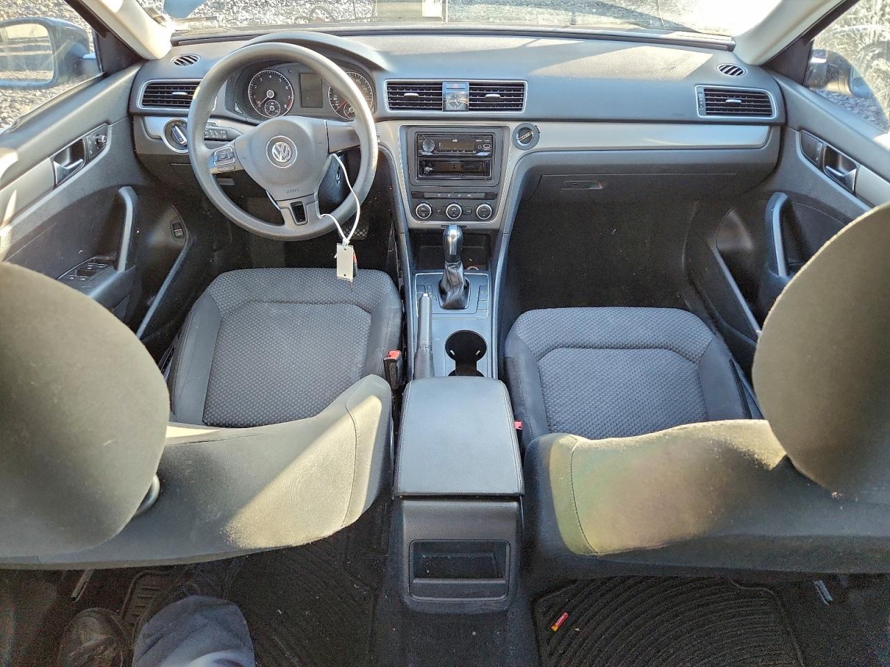 2012 VOLKSWAGEN PASSAT S photo 8