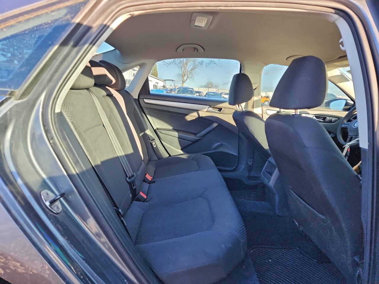 2012 VOLKSWAGEN PASSAT S photo 10