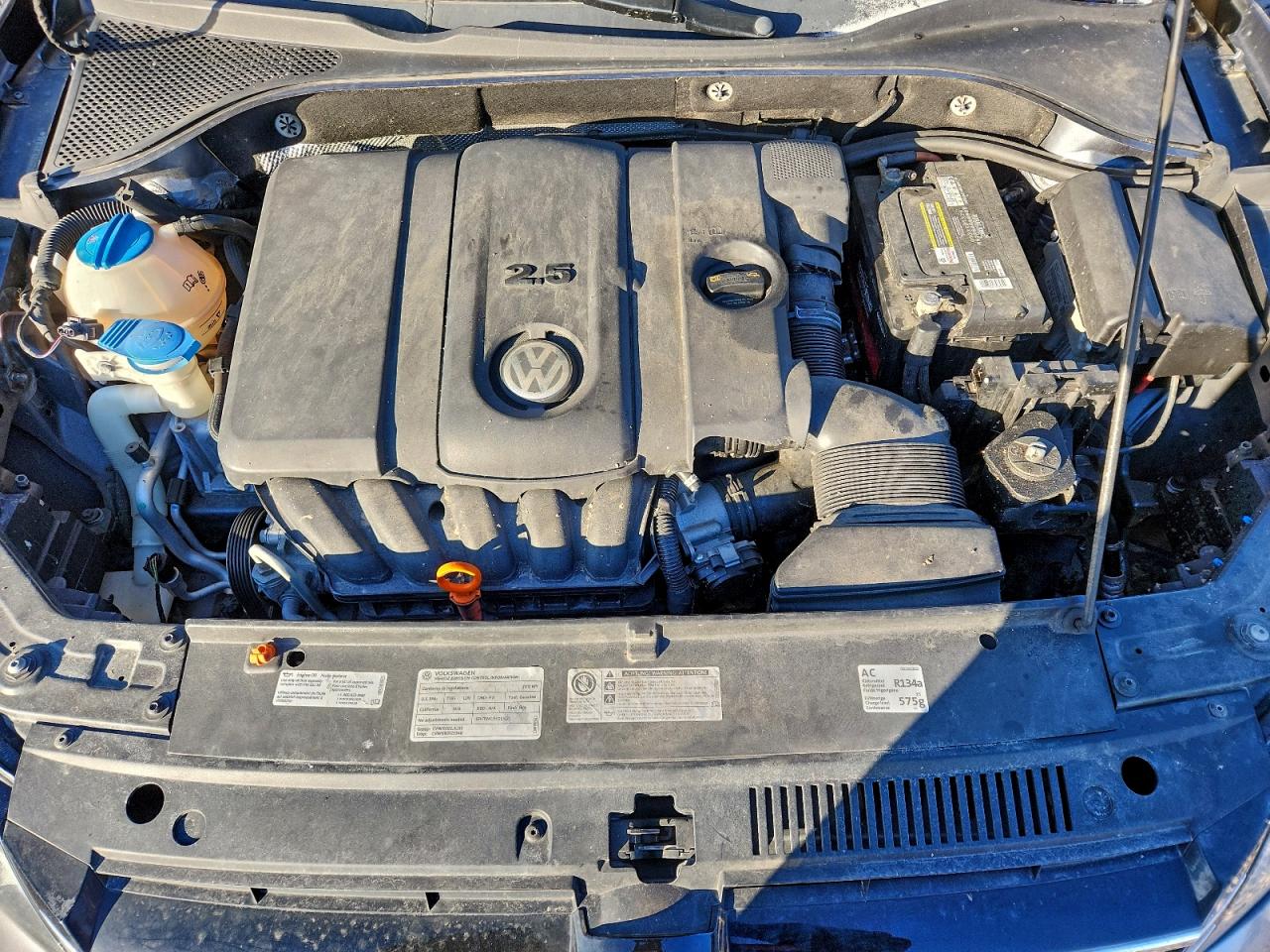 2012 VOLKSWAGEN PASSAT S photo 11
