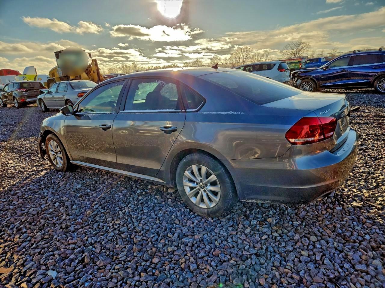 2012 VOLKSWAGEN PASSAT S photo 2