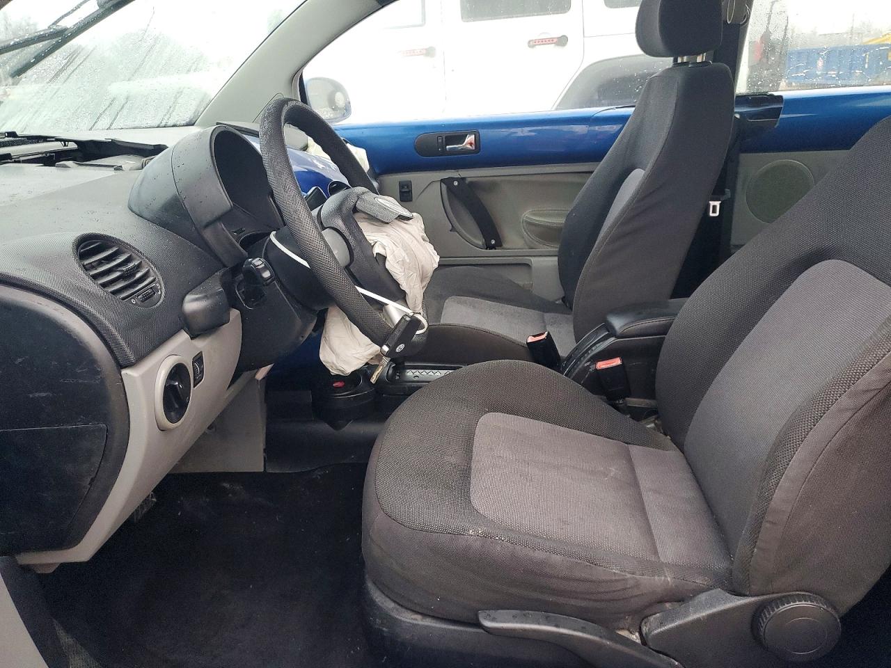 2004 VOLKSWAGEN NEW BEETLE GL photo 7