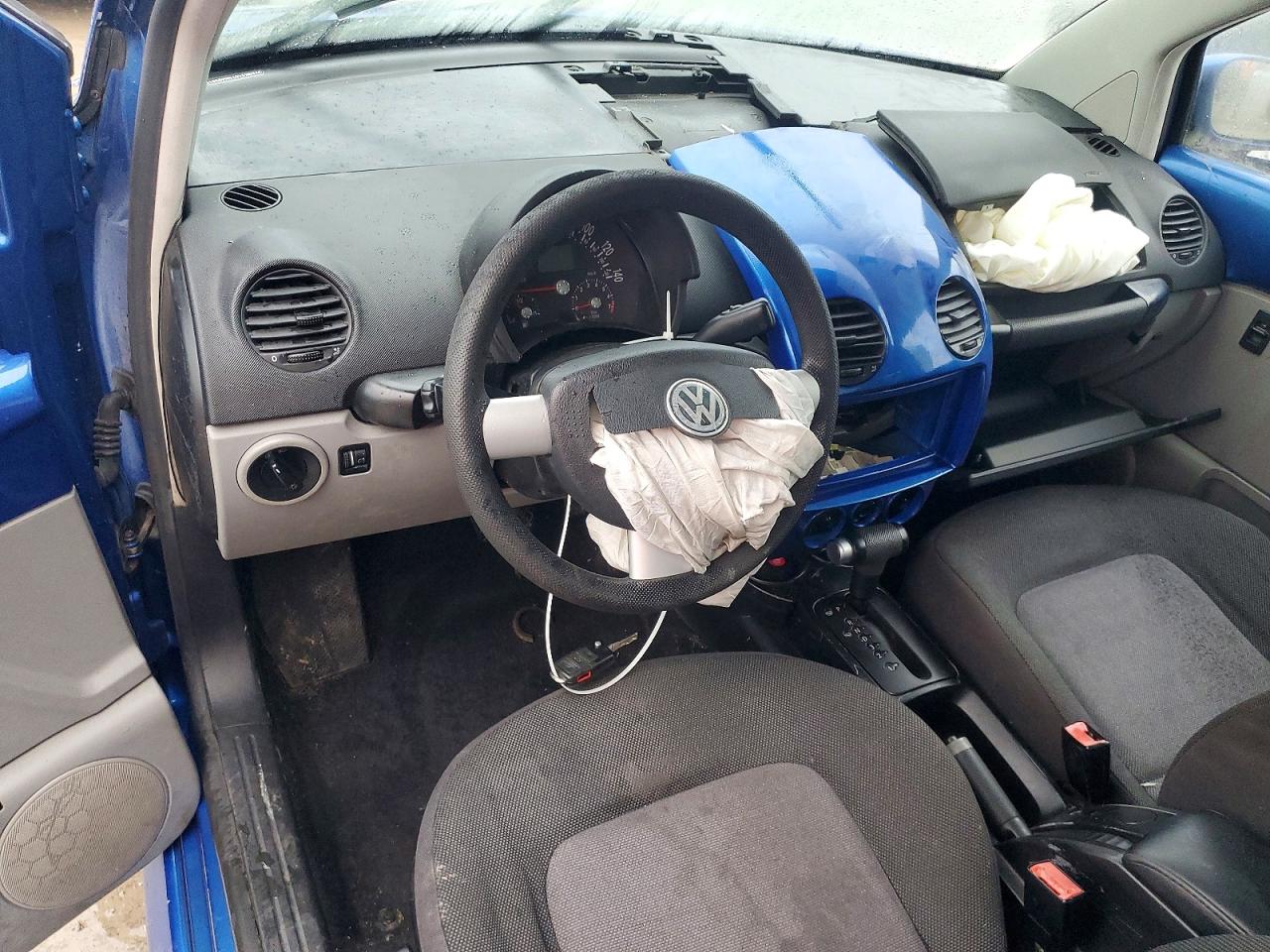 2004 VOLKSWAGEN NEW BEETLE GL photo 8