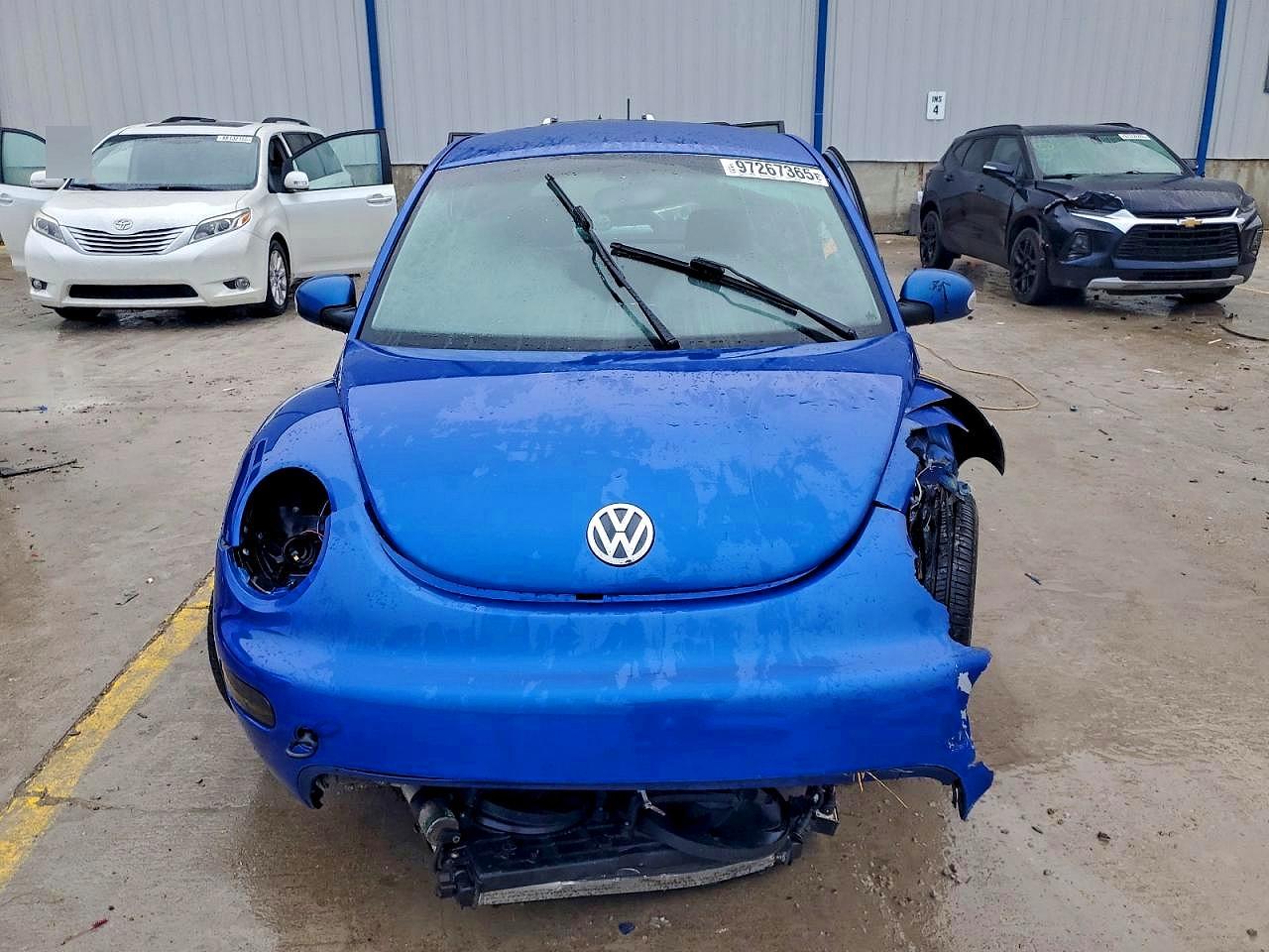 2004 VOLKSWAGEN NEW BEETLE GL photo 5