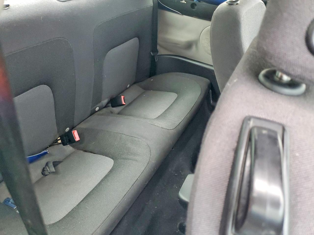 2004 VOLKSWAGEN NEW BEETLE GL photo 10