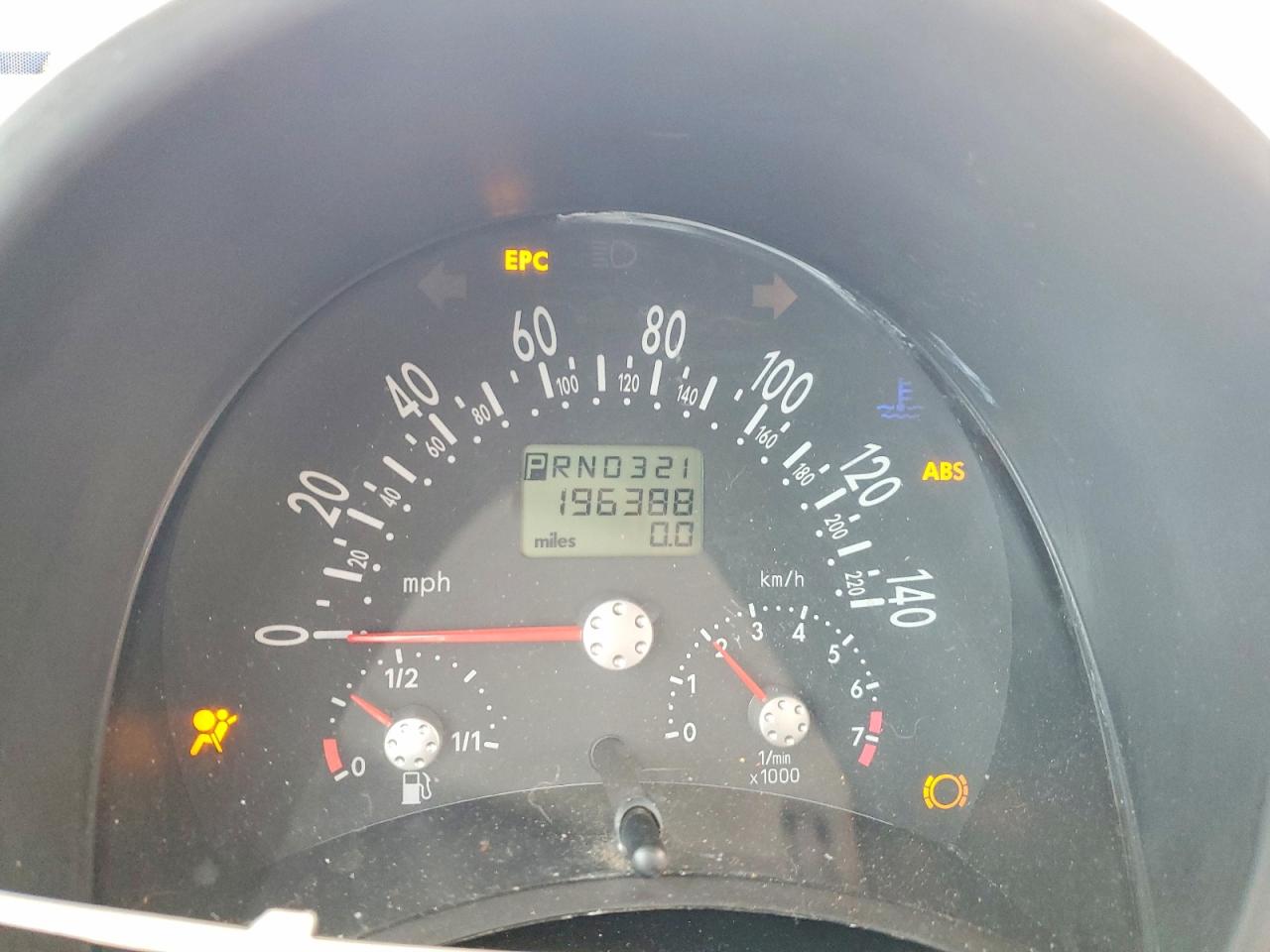 2004 VOLKSWAGEN NEW BEETLE GL photo 9