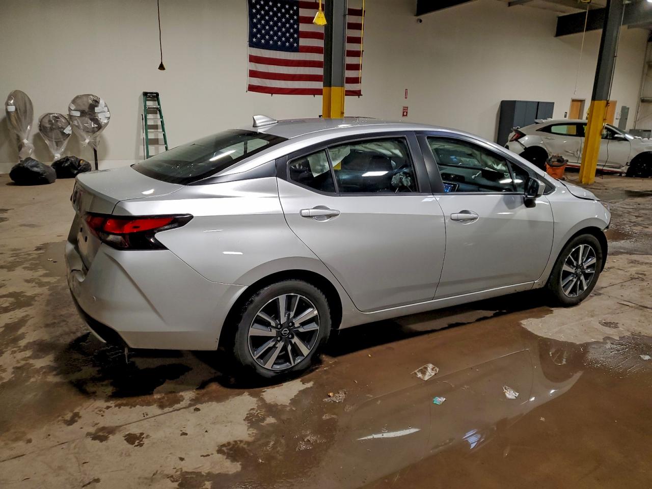 2025 NISSAN VERSA SV photo 3