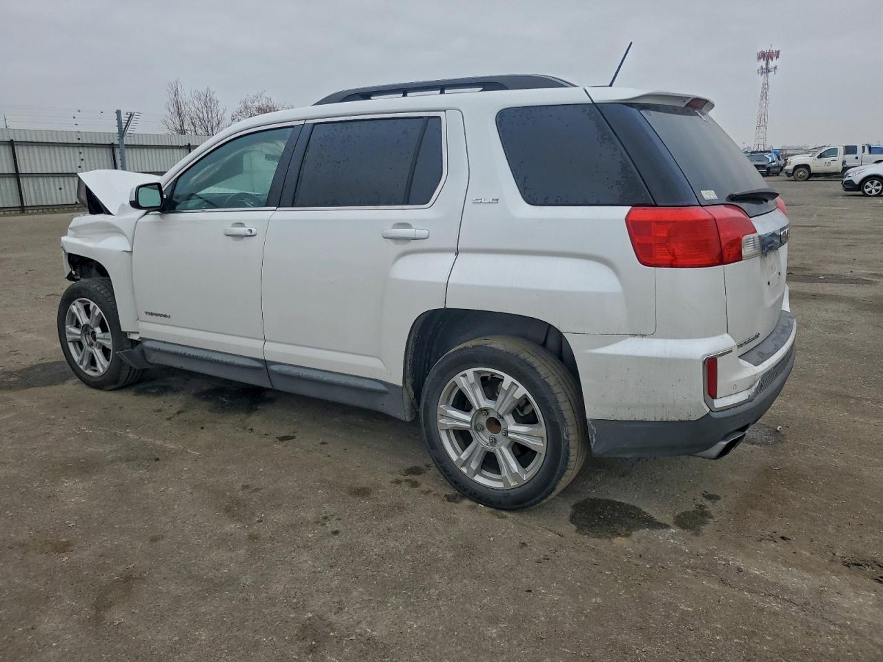 2017 GMC TERRAIN SLE photo 2