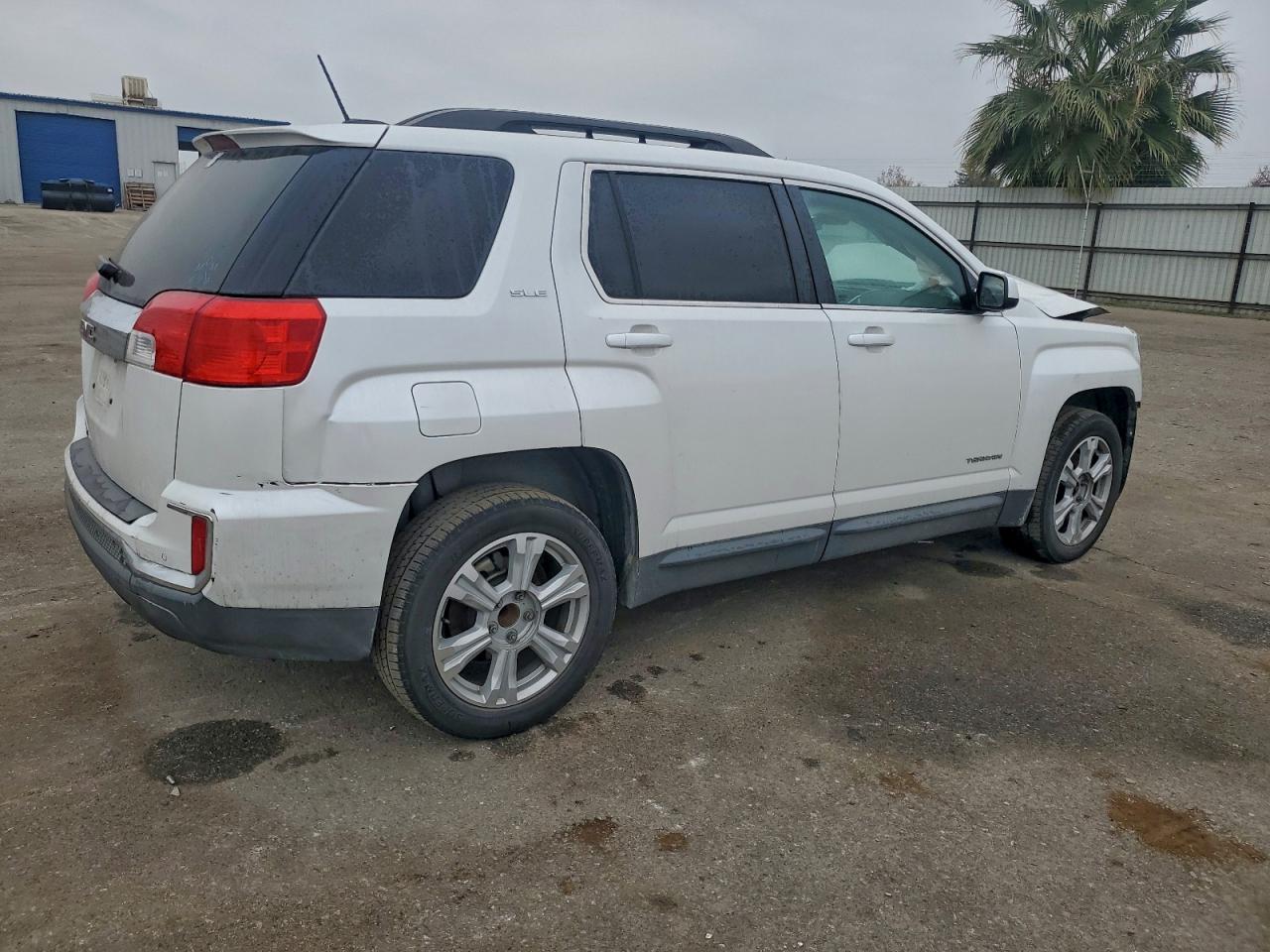 2017 GMC TERRAIN SLE photo 3