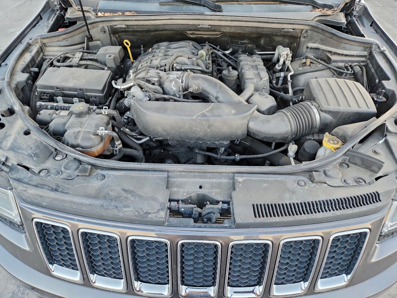 2016 JEEP GRAND CHEROKEE OVERLAND photo 12