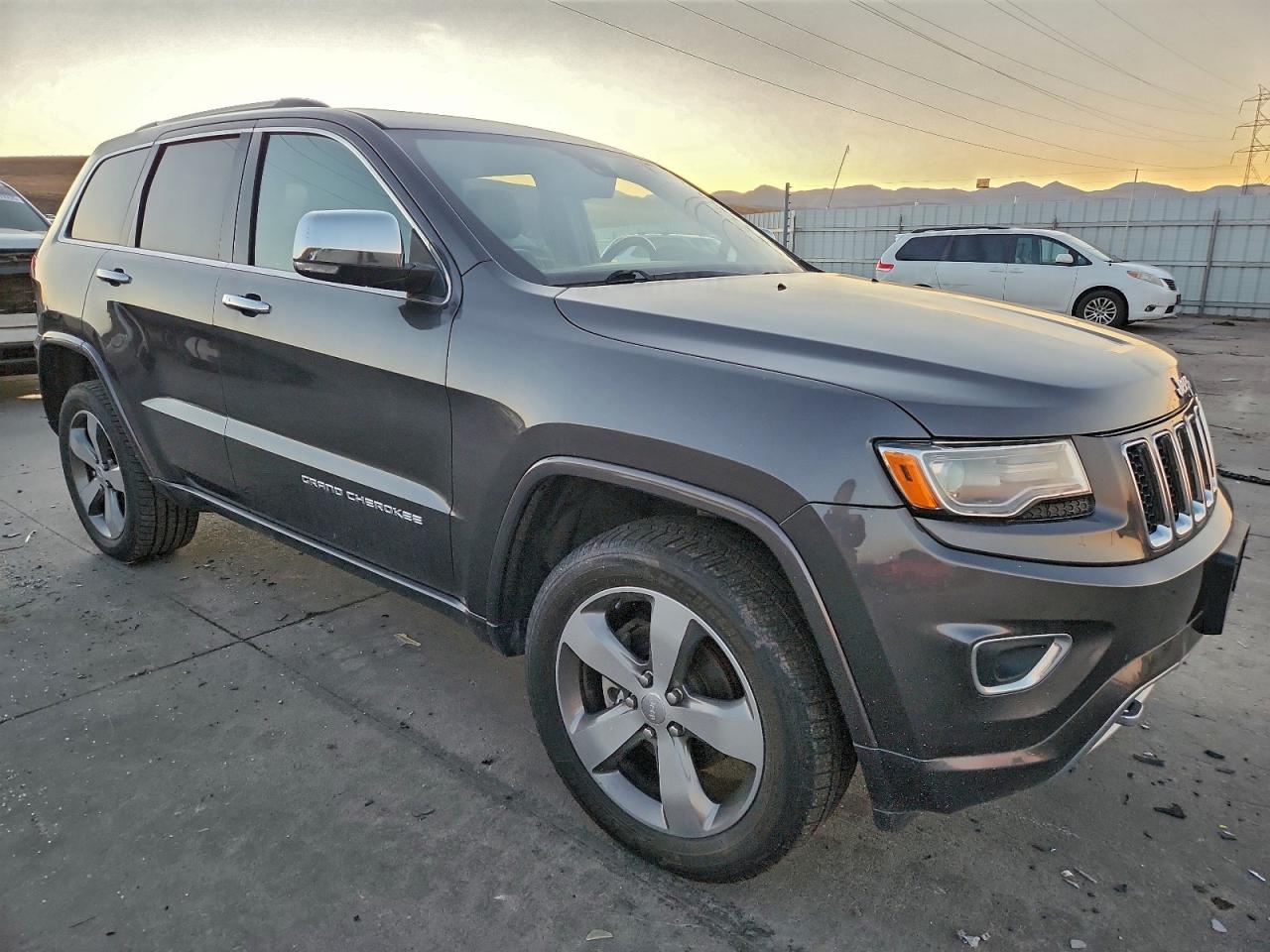2016 JEEP GRAND CHEROKEE OVERLAND photo 4