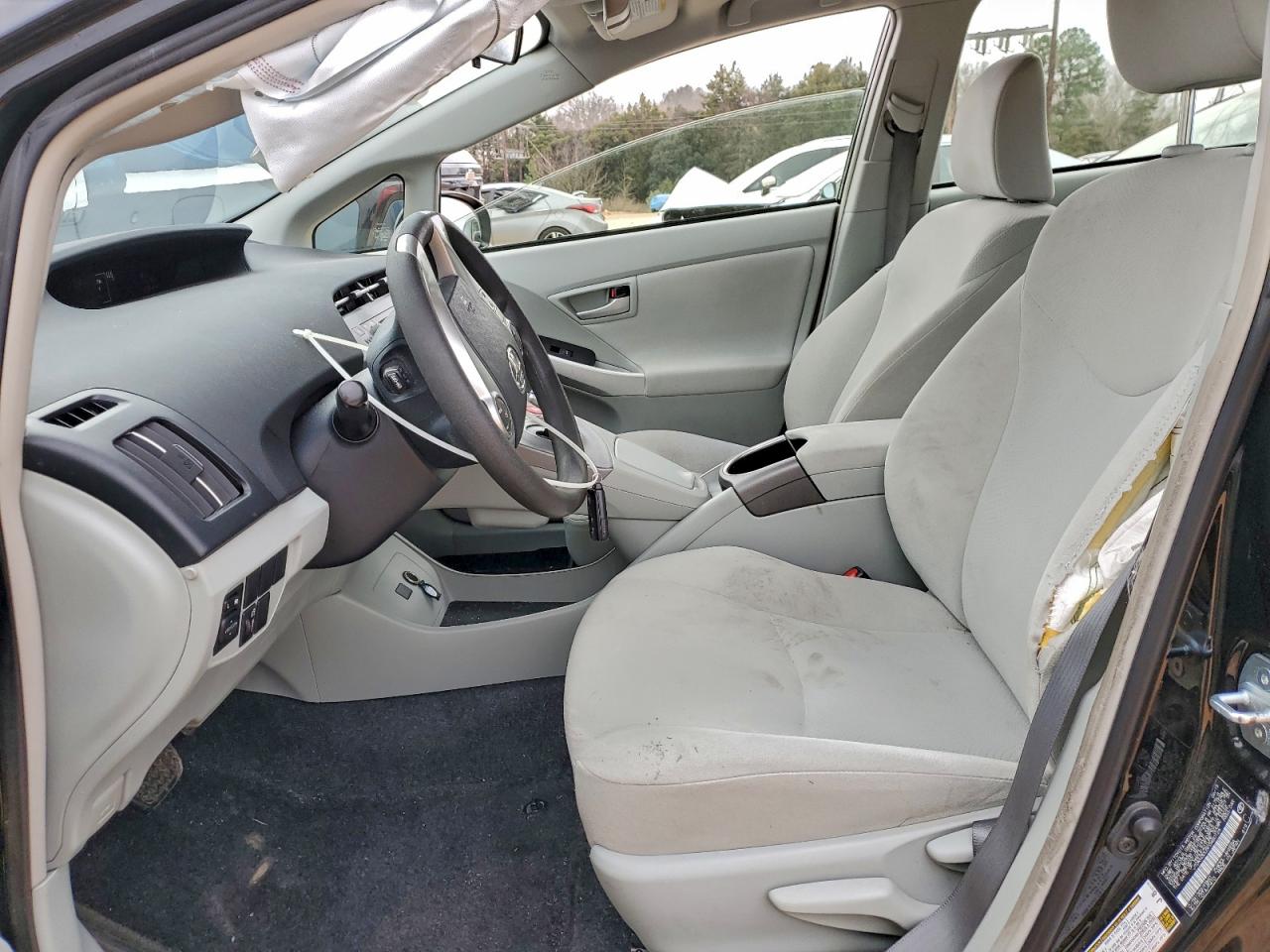 2015 TOYOTA PRIUS photo 19