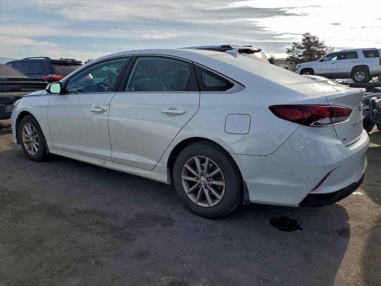 2018 HYUNDAI SONATA SE photo 3