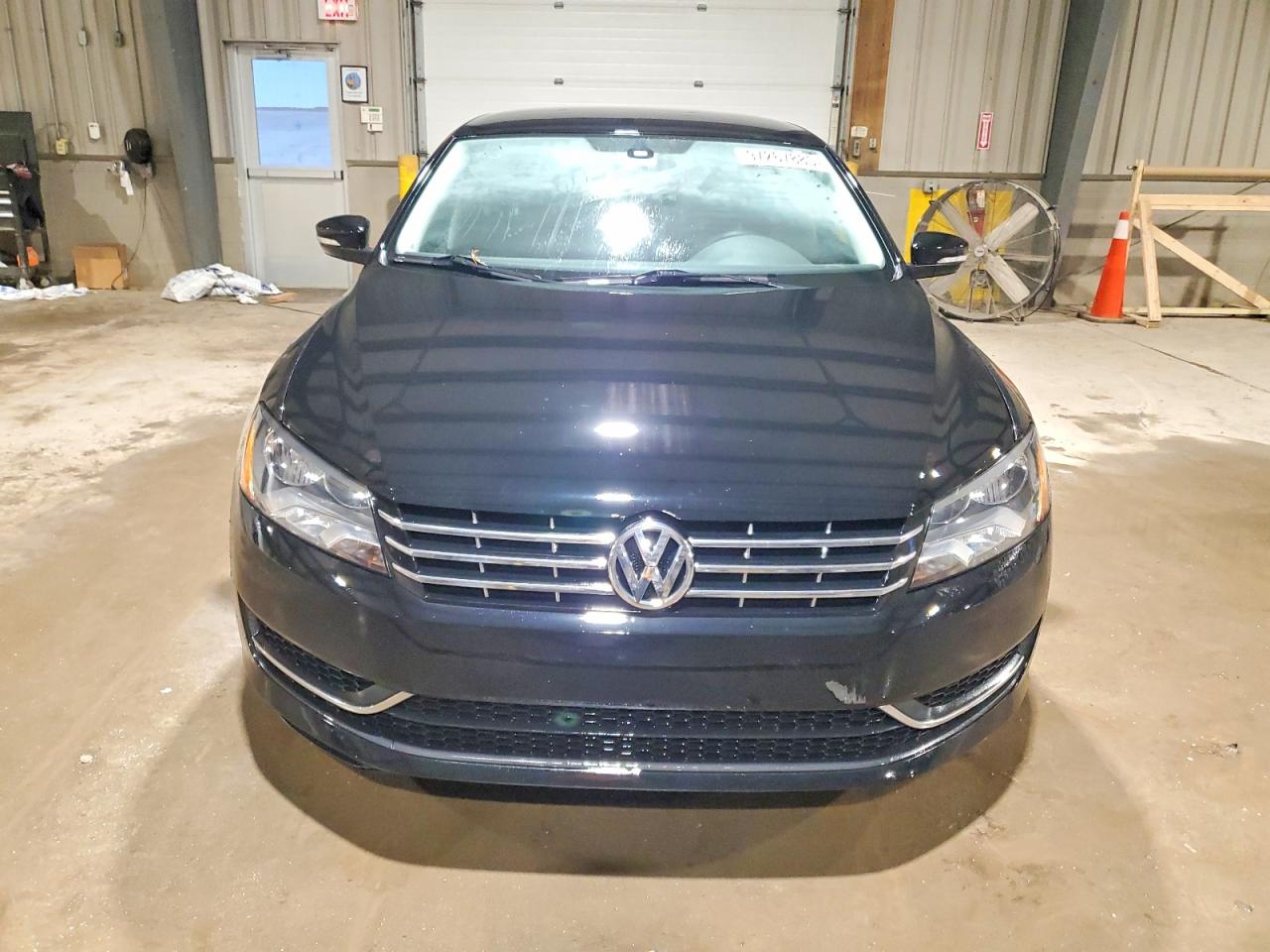 2015 VOLKSWAGEN PASSAT S photo 5