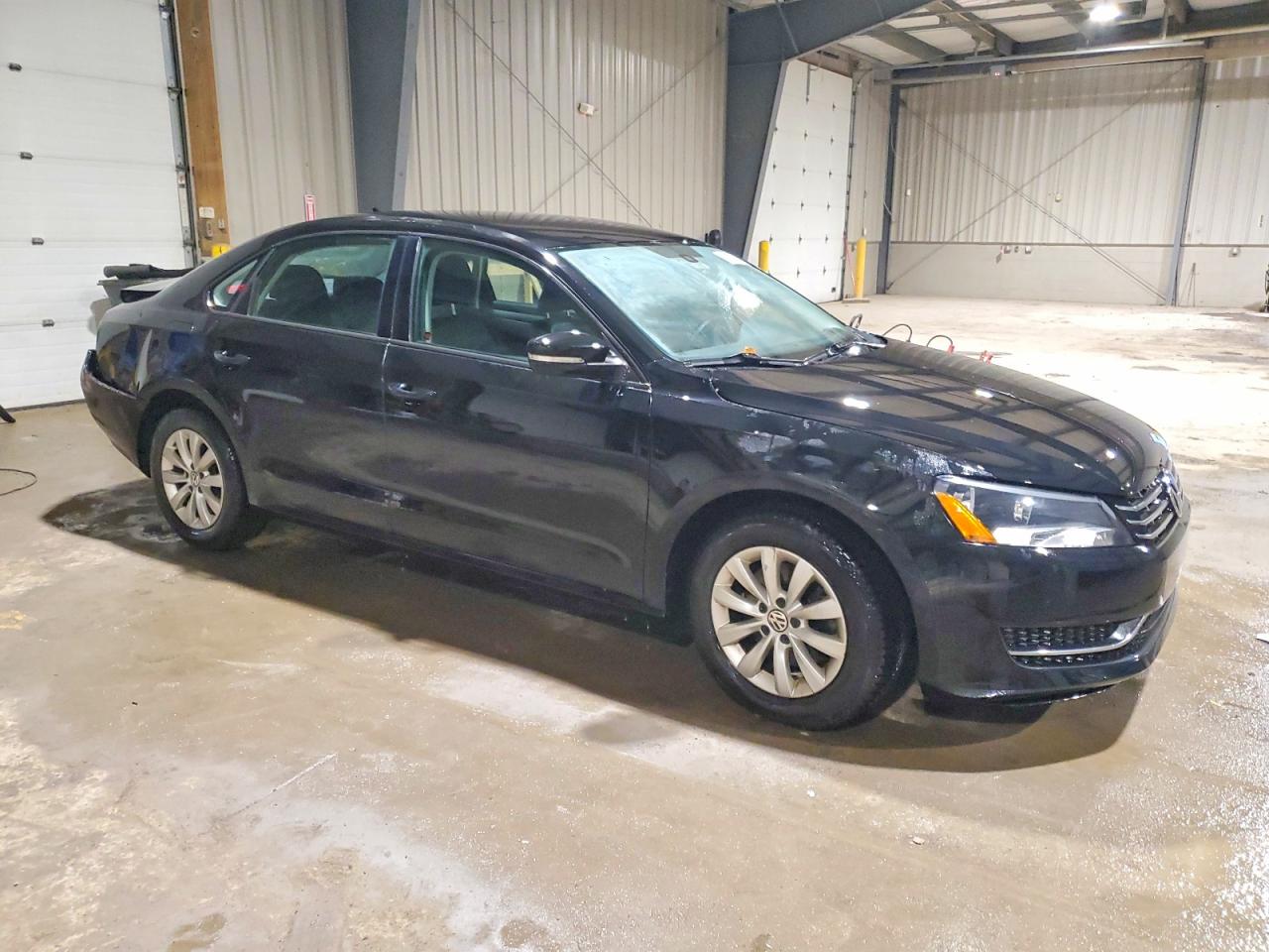 2015 VOLKSWAGEN PASSAT S photo 4