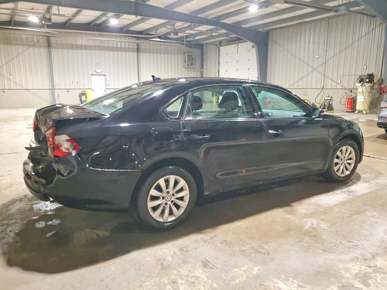 2015 VOLKSWAGEN PASSAT S photo 3