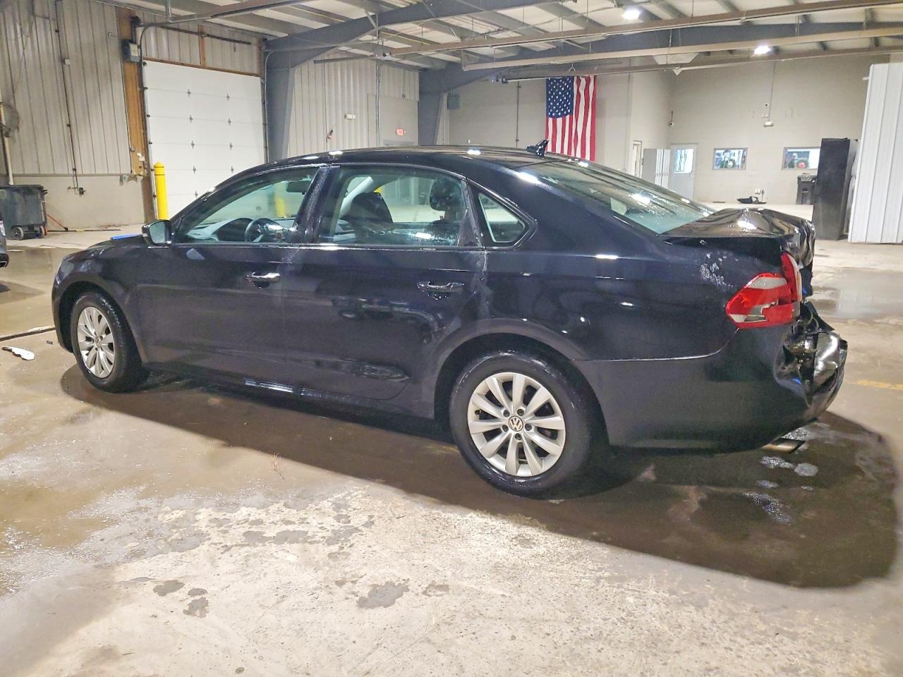 2015 VOLKSWAGEN PASSAT S photo 2