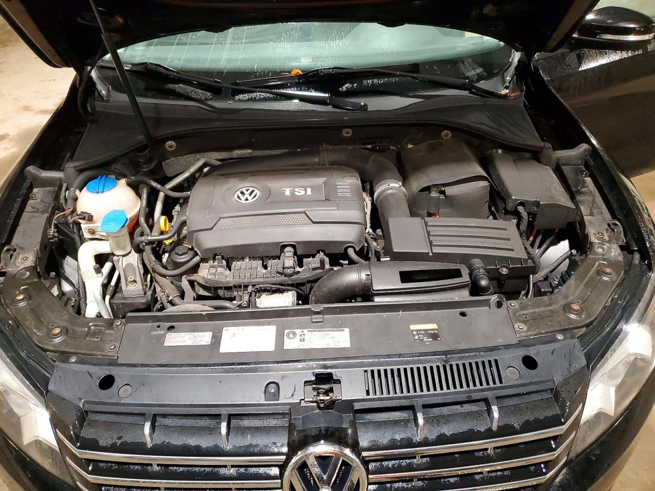2015 VOLKSWAGEN PASSAT S photo 11