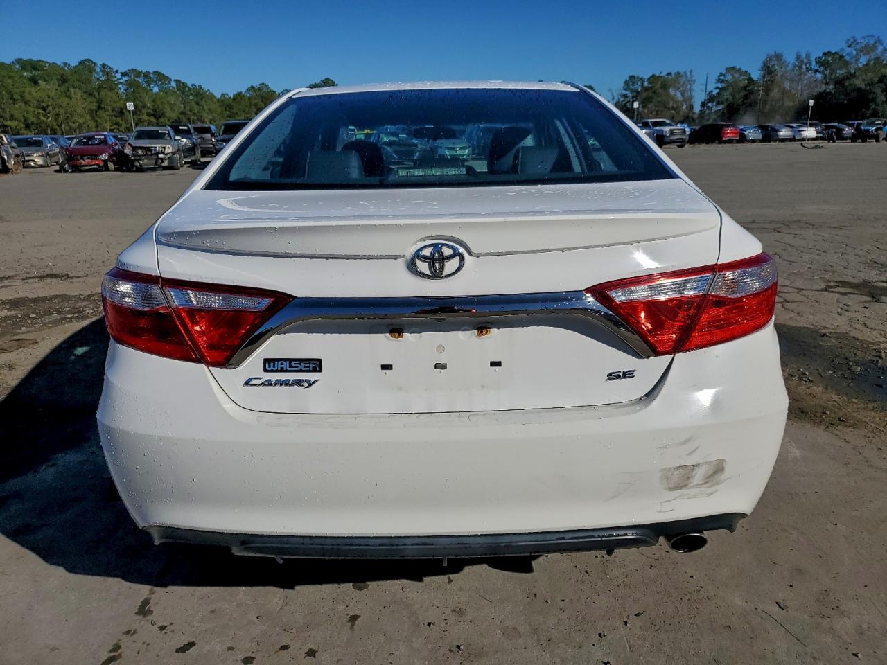 2016 TOYOTA CAMRY LE photo 16