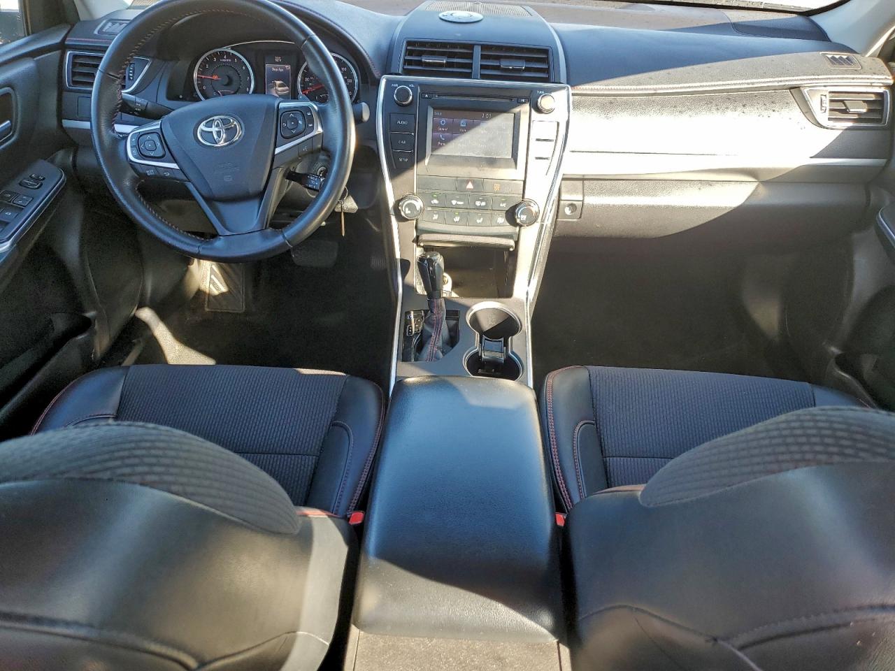 2016 TOYOTA CAMRY LE photo 22