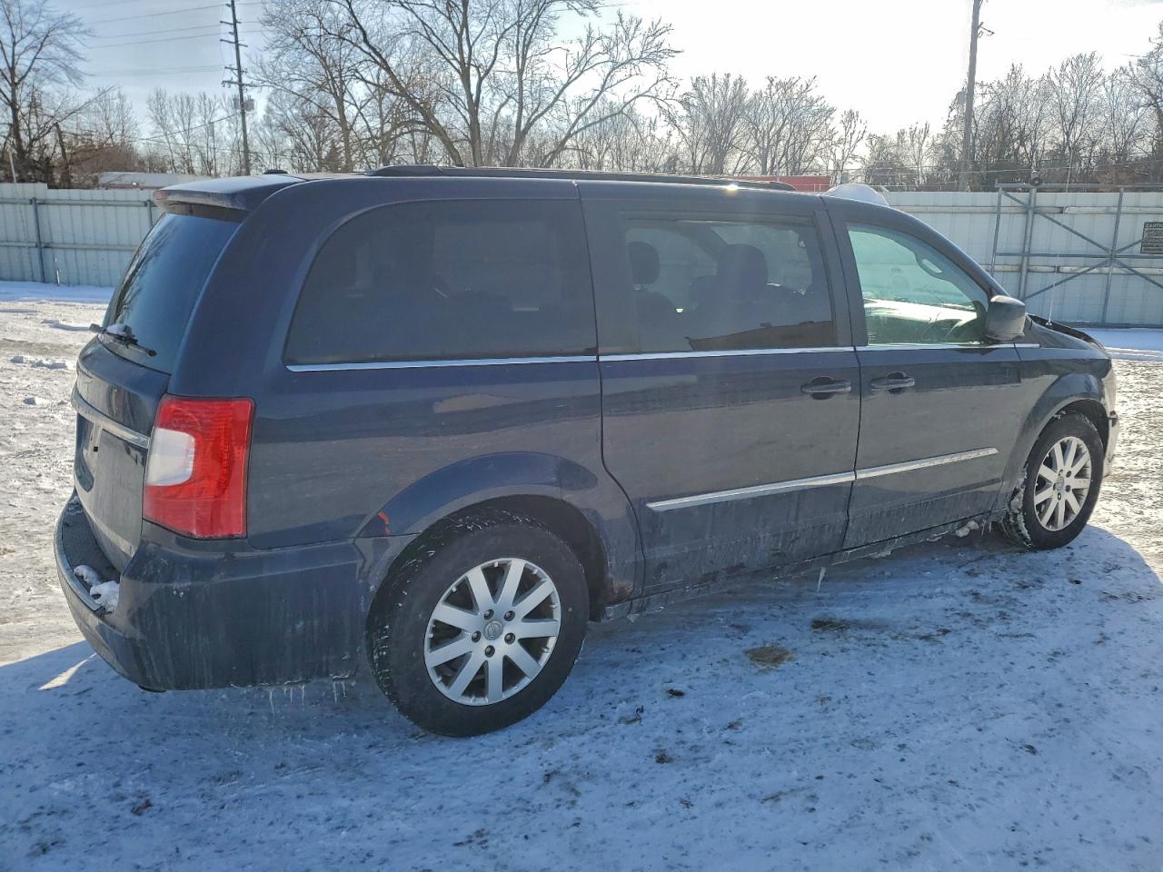 2013 CHRYSLER TOWN & COUNTRY TOURING photo 3