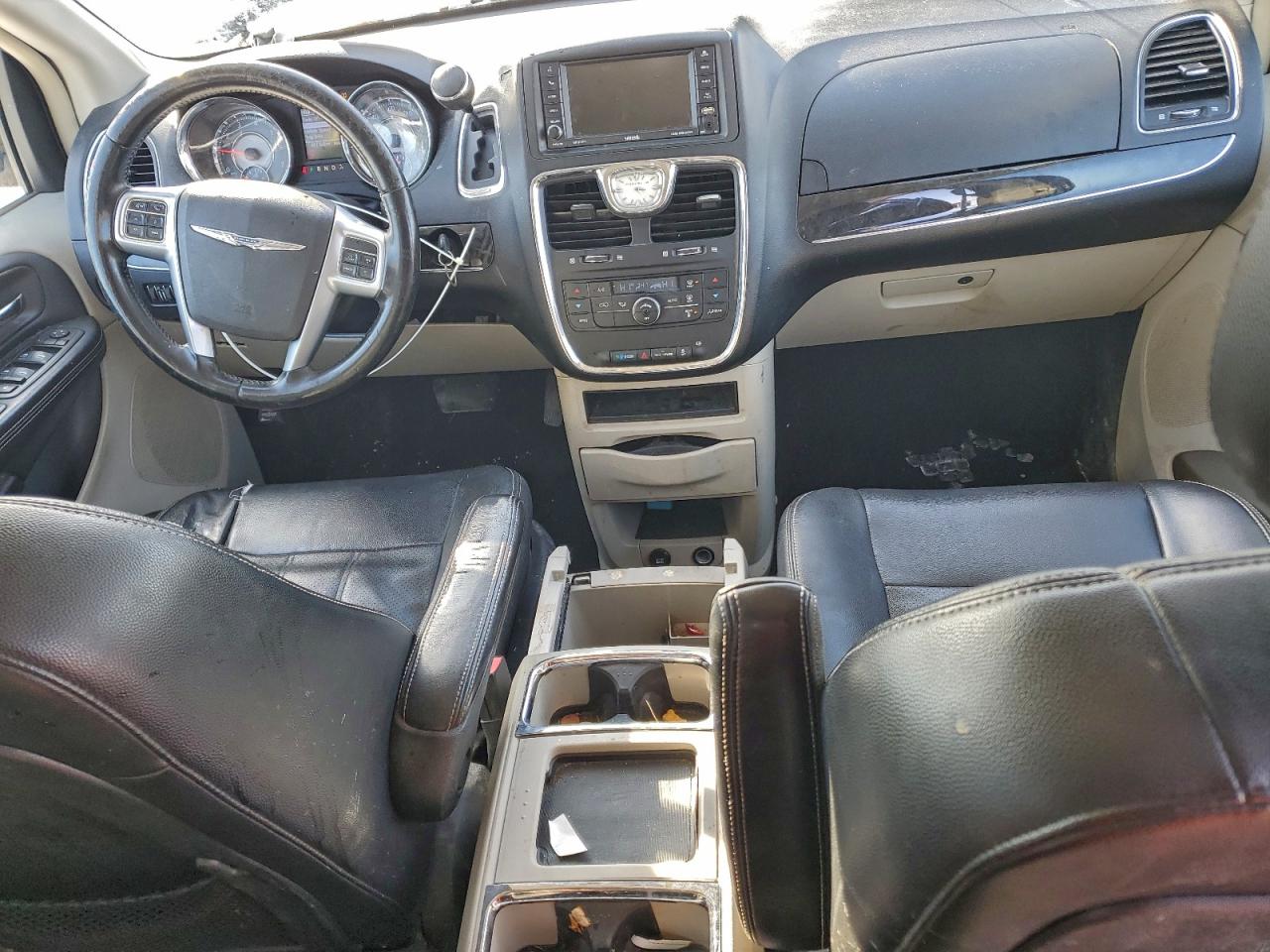 2013 CHRYSLER TOWN & COUNTRY TOURING photo 8