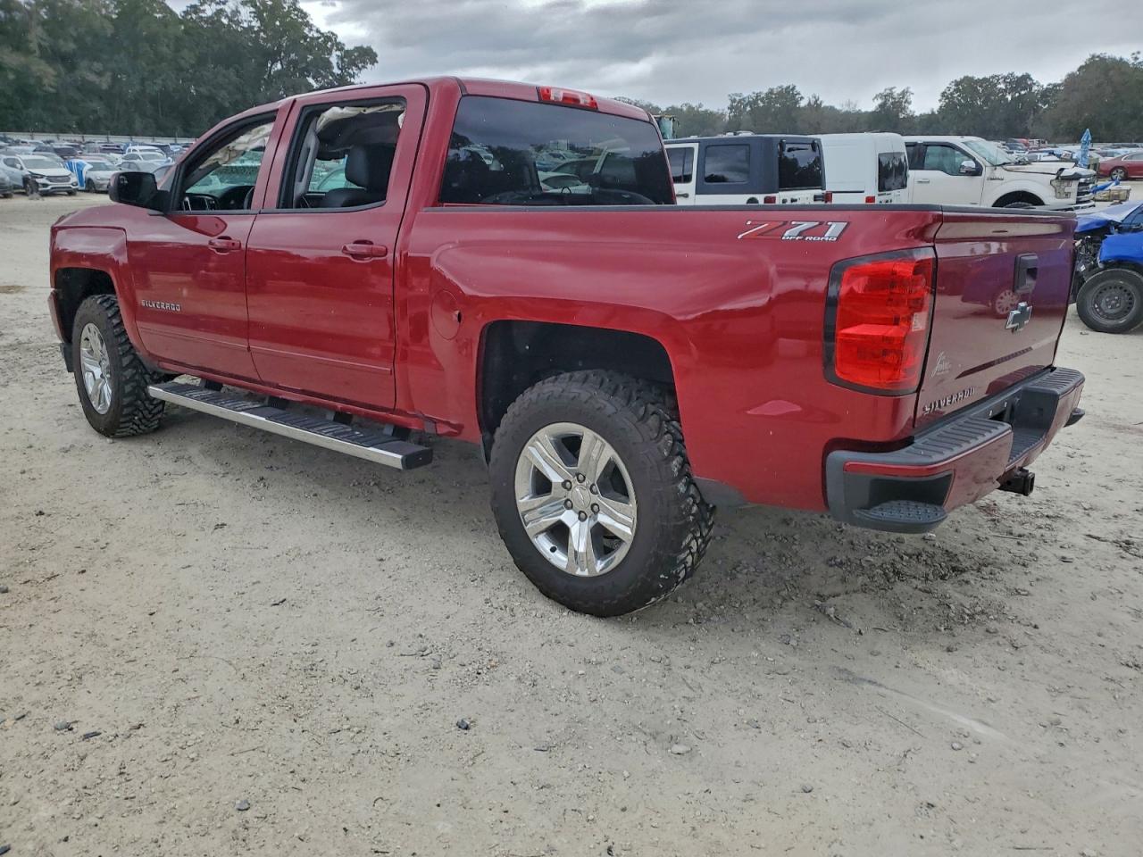 2018 CHEVROLET SILVERADO K1500 LT photo 2