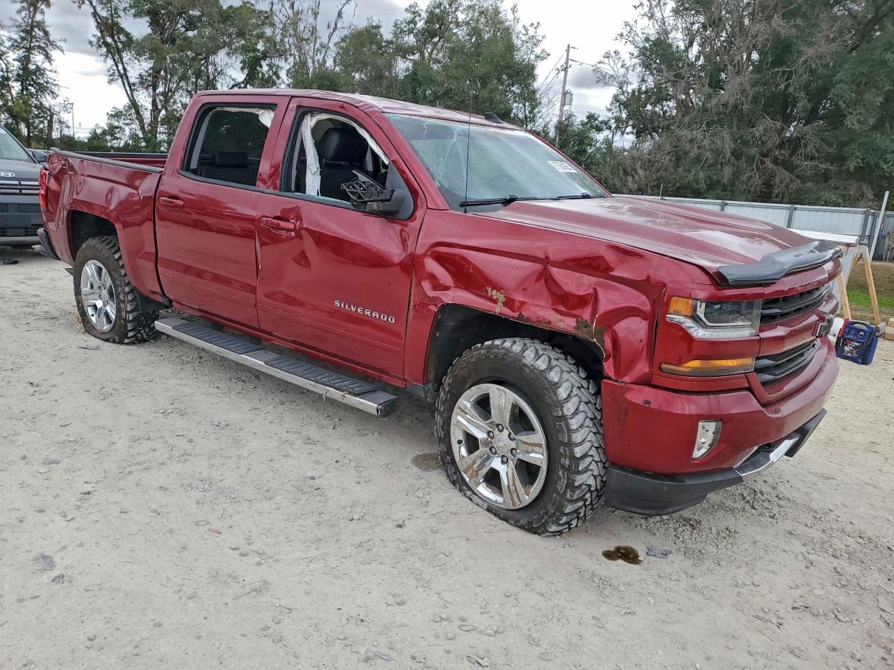2018 CHEVROLET SILVERADO K1500 LT photo 4